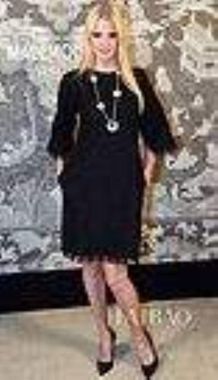 劳拉斯通(劳拉斯通喝比伯)