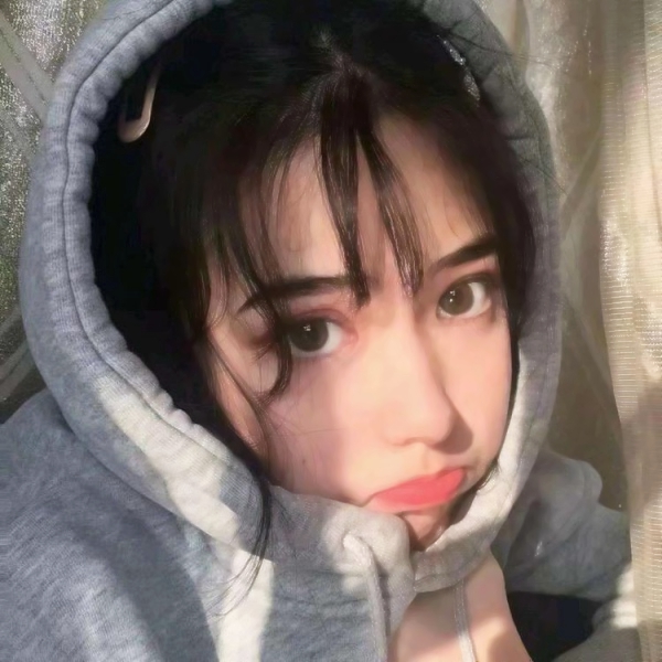 上海私人伴游女孩学生车模邬奕怡