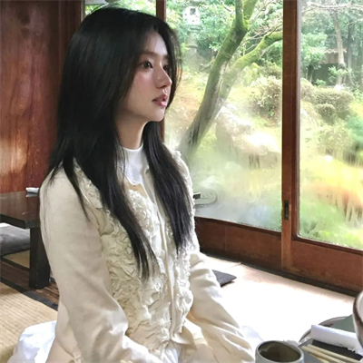 上海汝娜霄职业保险经纪人24岁身高163