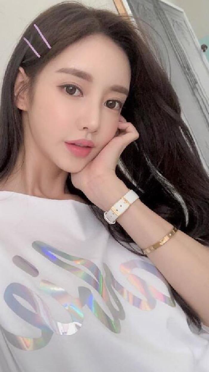 模特薪水兼职小时(模特兼职一个月几钱)