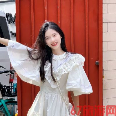 三亚结女伴旅游园艺师雪从雪